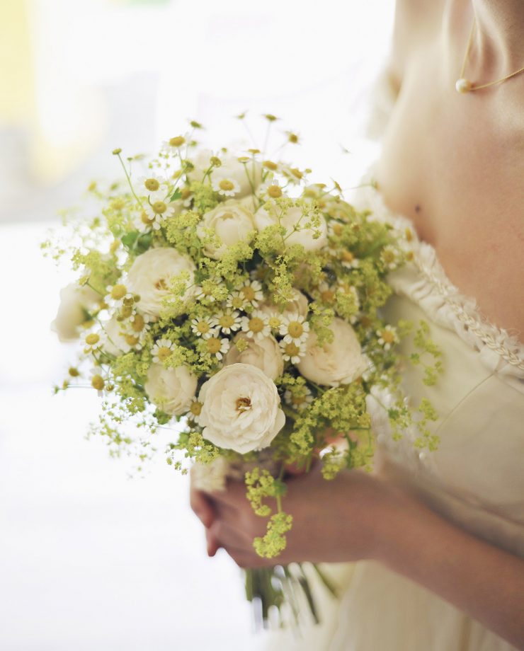 γαμήλιες τάσεις bridal bouquet fresh flowers